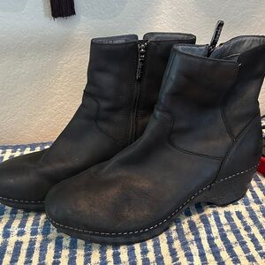 Dansko Meghan Black Leather Ankle Boots